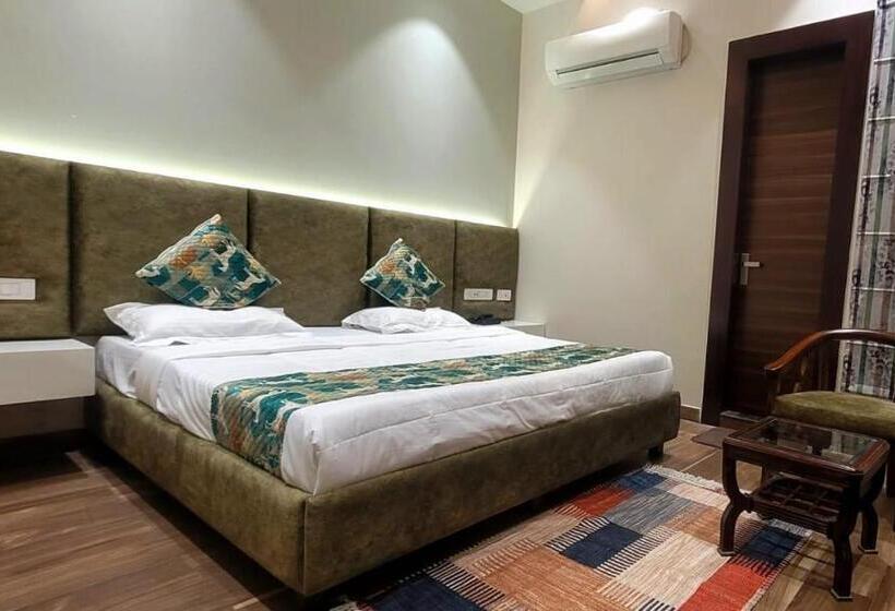 Отель Alpine Plaza