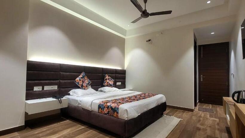 Отель Alpine Plaza