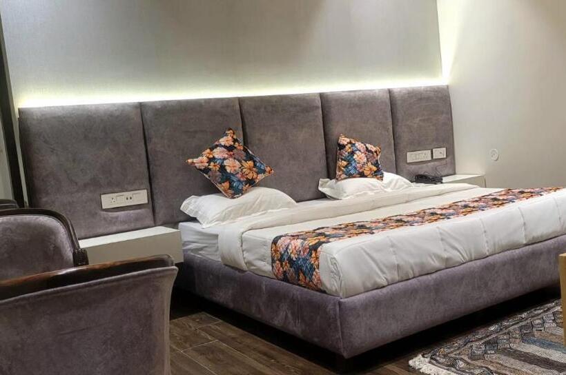 Отель Alpine Plaza