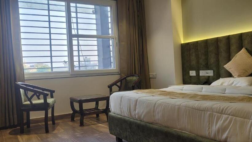 Отель Alpine Plaza