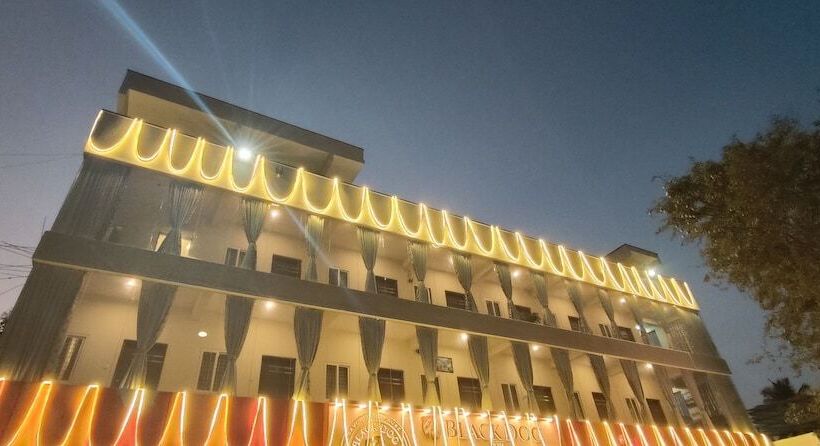 Hotel Amulya Regency