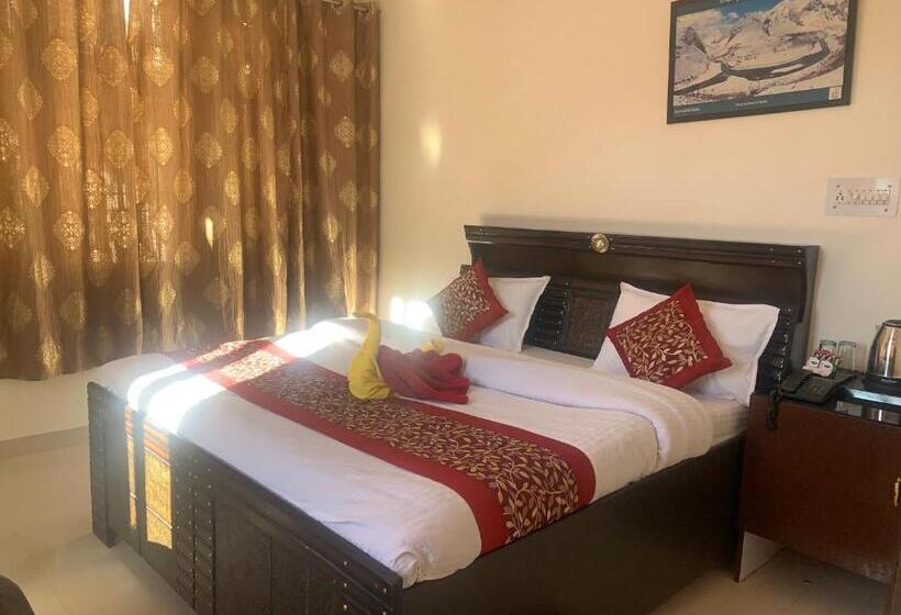 Отель Ananta Inn