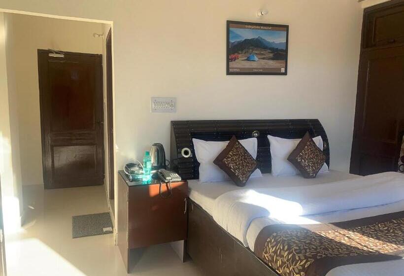 Отель Ananta Inn