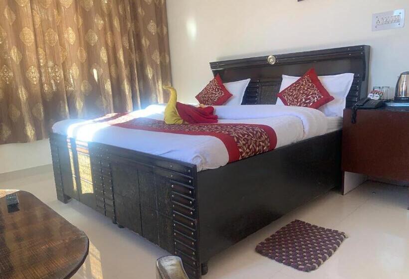 Отель Ananta Inn