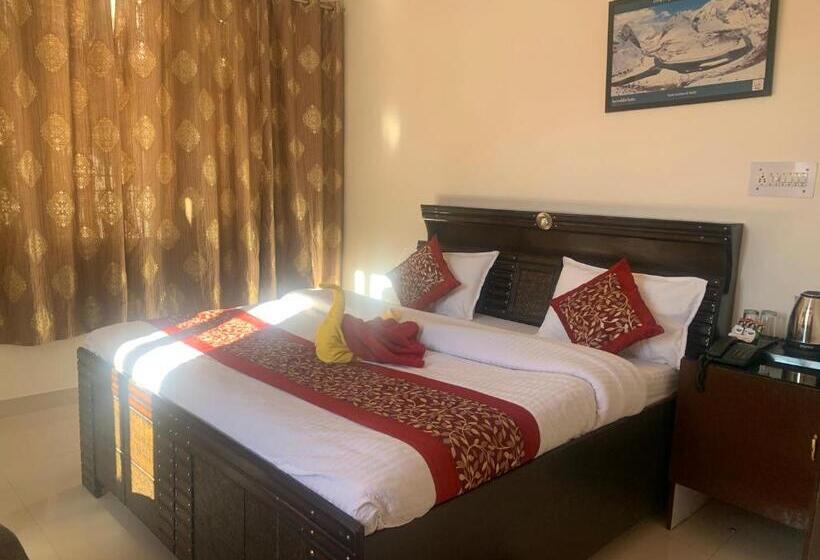 Отель Ananta Inn