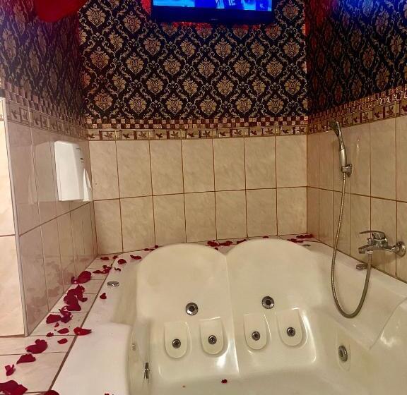 فندق Arc & Suites