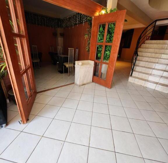 فندق Arc & Suites