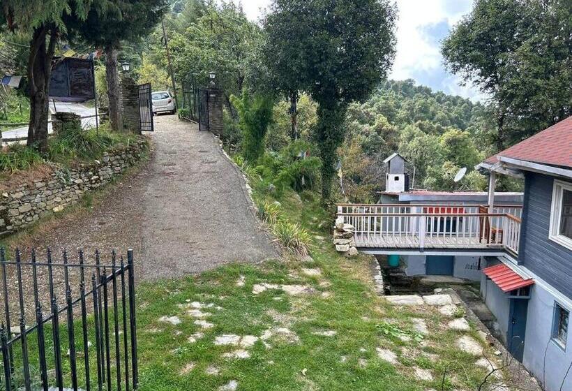 ホテル Cabin In The Woods  Luxury Cottages In Mukteshwar