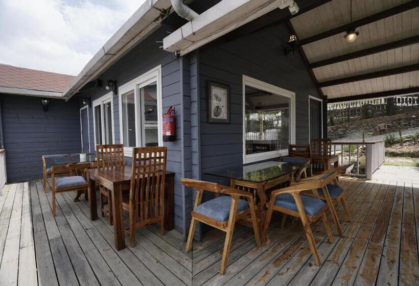 ホテル Cabin In The Woods  Luxury Cottages In Mukteshwar