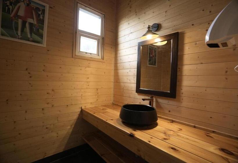 ホテル Cabin In The Woods  Luxury Cottages In Mukteshwar