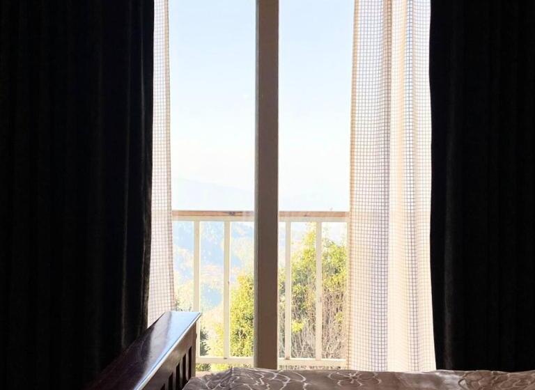 ホテル Cabin In The Woods  Luxury Cottages In Mukteshwar