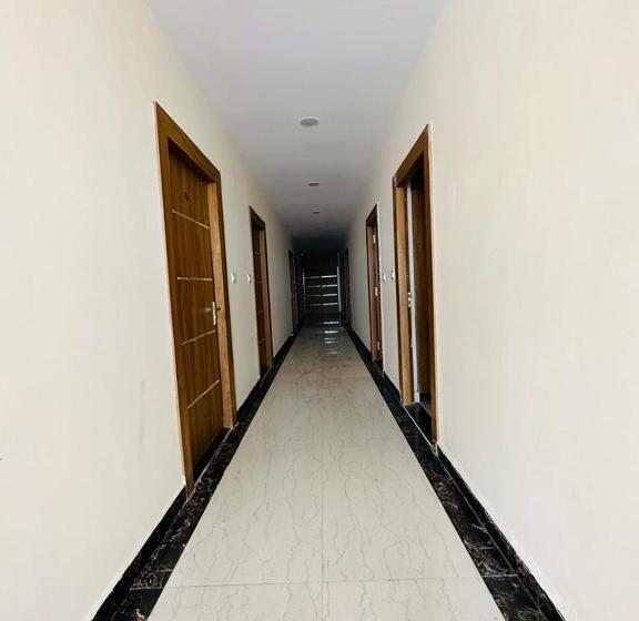 בית מלון כפרי Celebration Ccs Airport