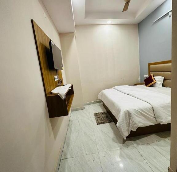 בית מלון כפרי Celebration Ccs Airport