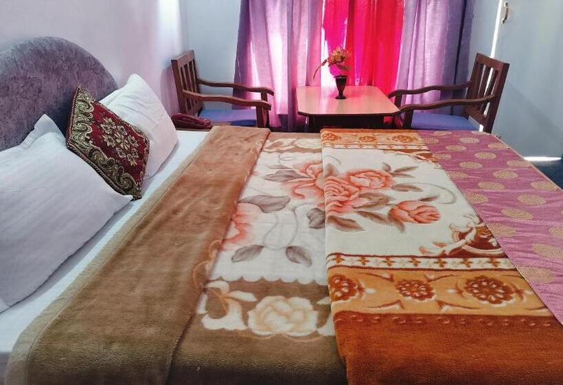 ホテル Chaitanya Inn