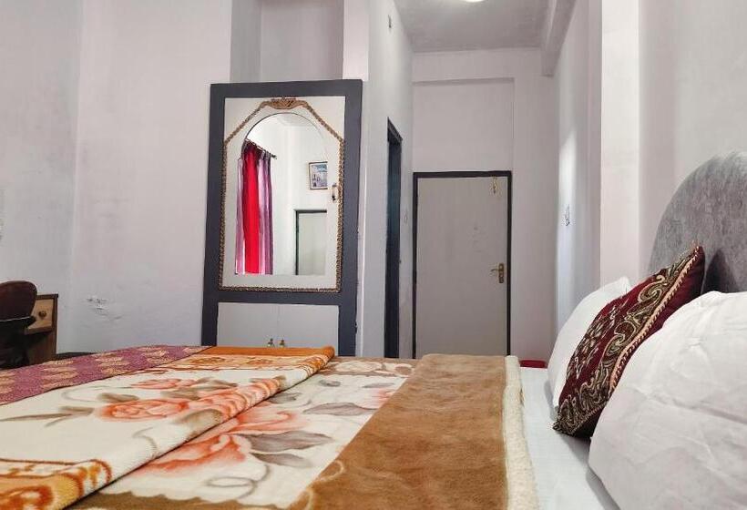 ホテル Chaitanya Inn