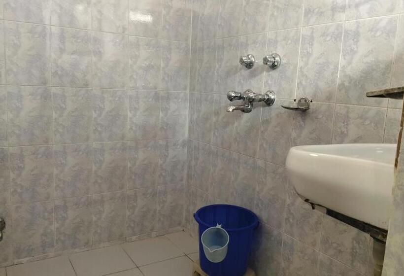 ホテル Chaitanya Inn