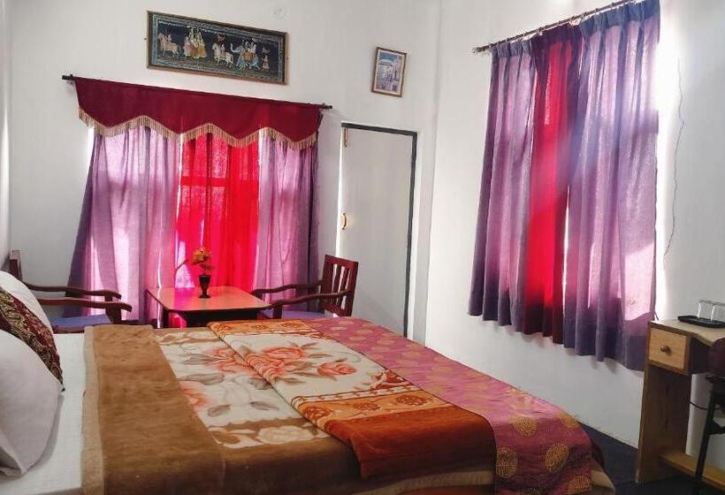 ホテル Chaitanya Inn