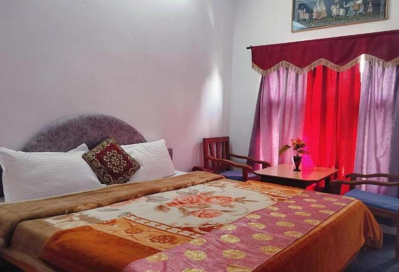 ホテル Chaitanya Inn