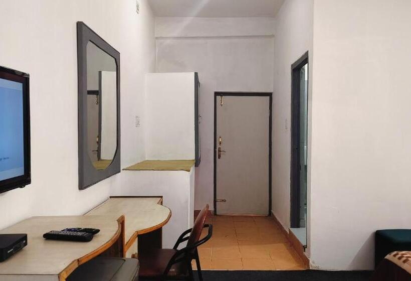 ホテル Chaitanya Inn