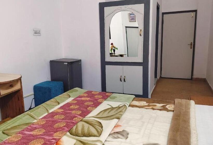 ホテル Chaitanya Inn