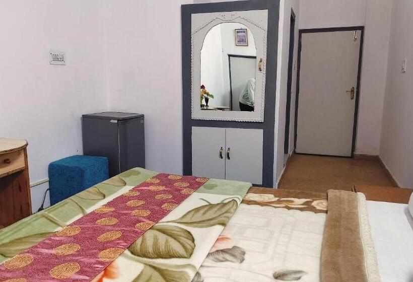 ホテル Chaitanya Inn