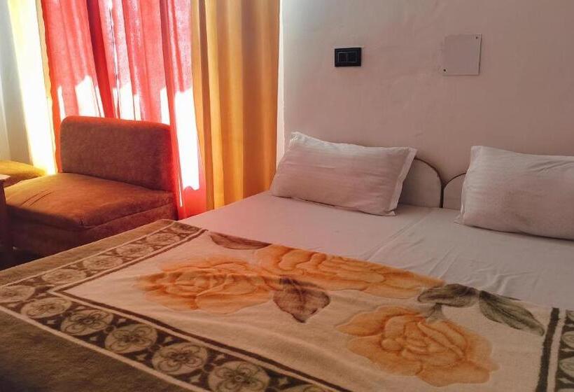 ホテル Chaitanya Inn