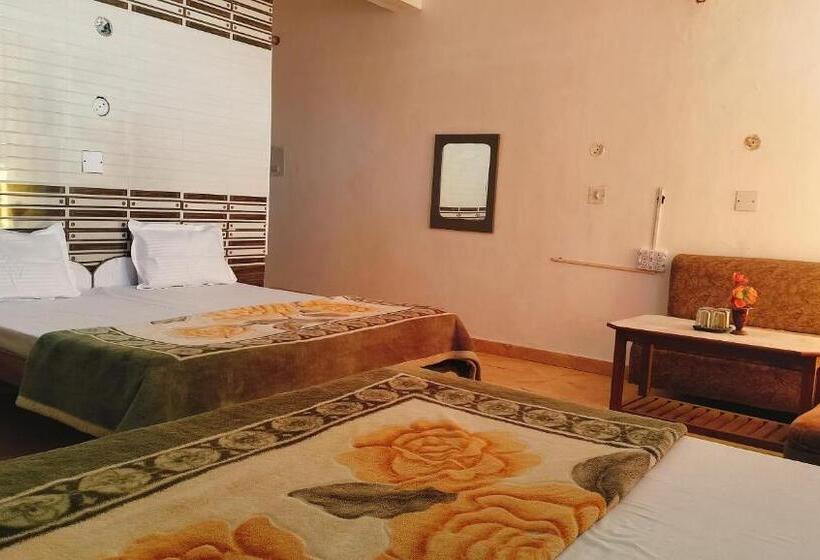 ホテル Chaitanya Inn