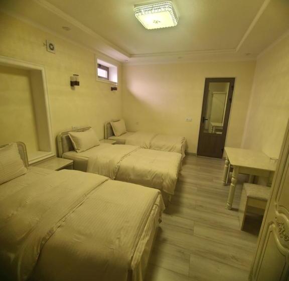 בית מלון כפרי Dari Zanjir Family Guest House