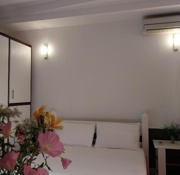 Отель Different