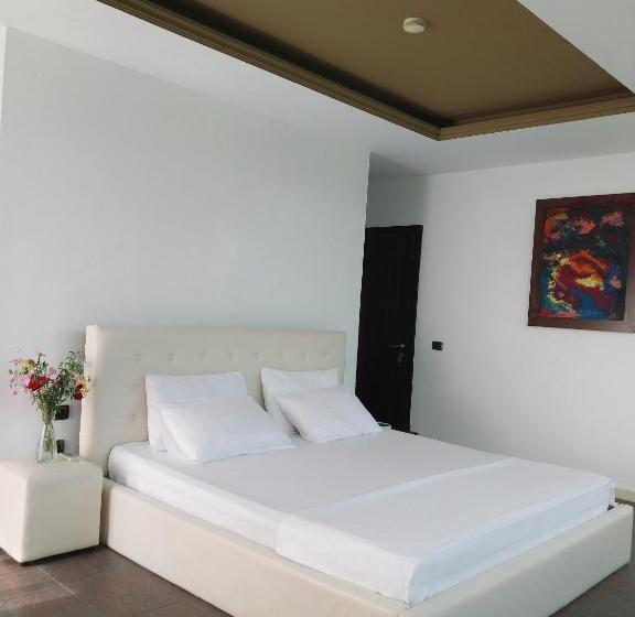 Отель Different