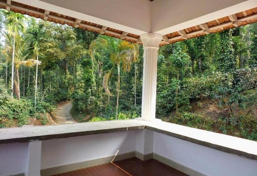 בית מלון כפרי Coorg Divine Spark Home Stay
