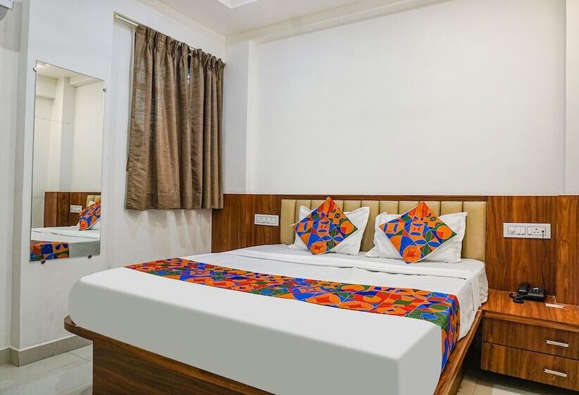 בית מלון כפרי Fabexpress Sathvik Executive