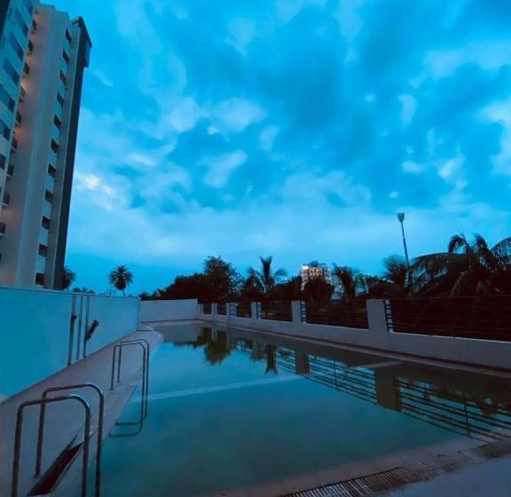 בית מלון כפרי Fortune Penthouse 11th Floor With Sky Orbit Swimming Pool And Gym