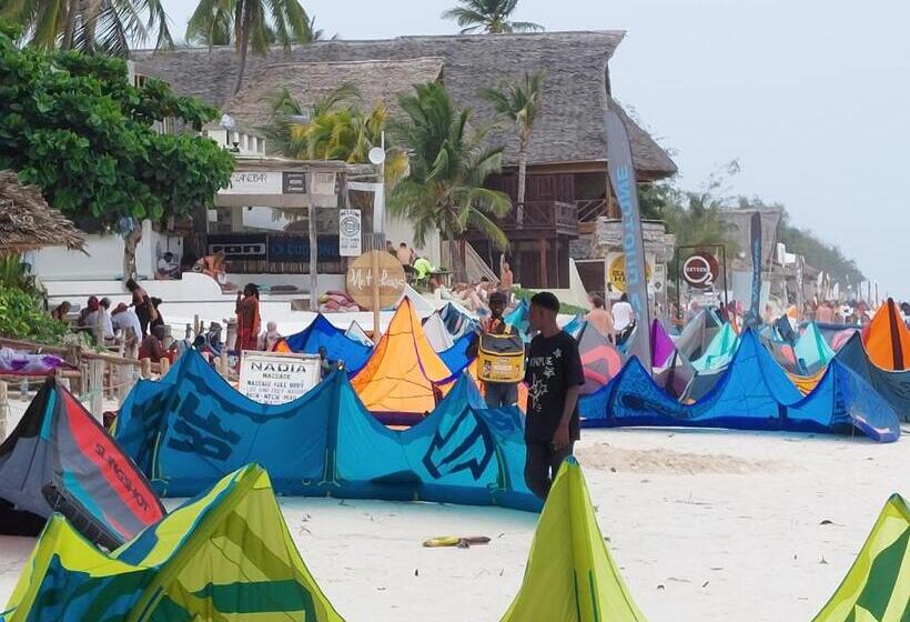 호텔 Holiday Time Bungalows Zanzibar