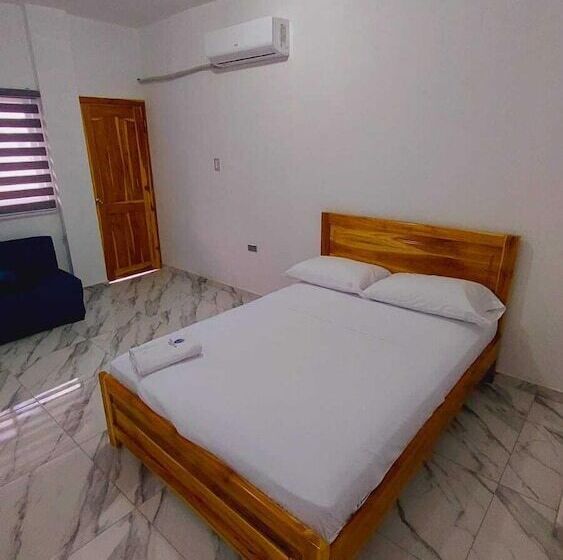 호텔 Hostal Amelia De La Rosa