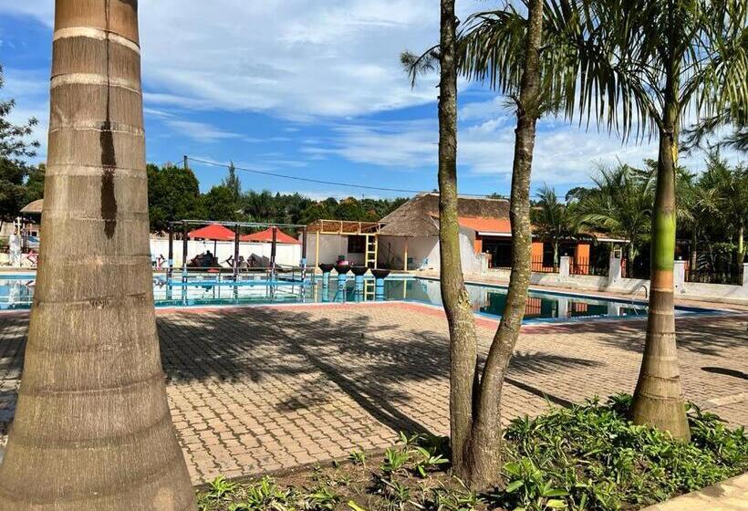 هتل Kakiri Gardens And