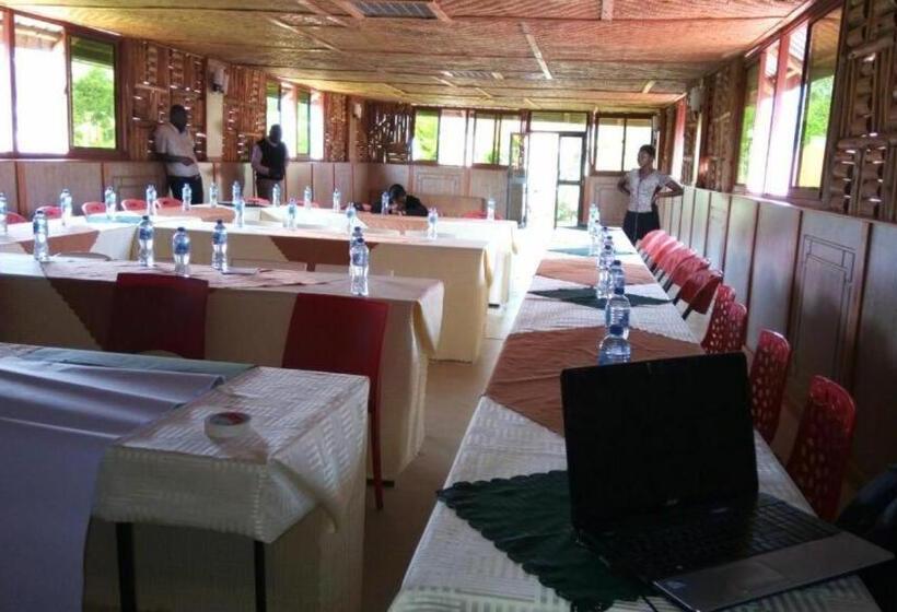 هتل Kakiri Gardens And