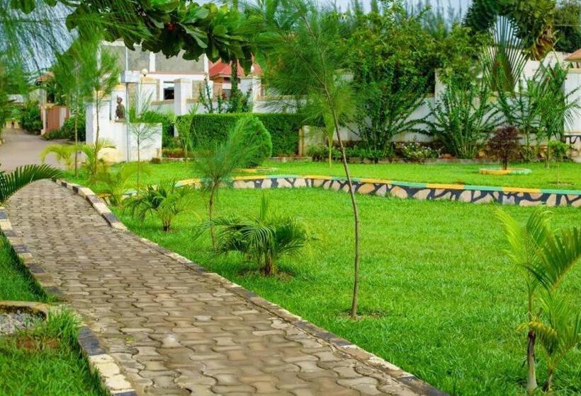 هتل Kakiri Gardens And