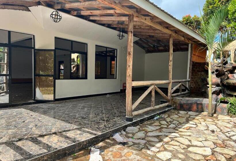 هتل Kakiri Gardens And