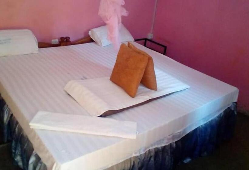 هتل Kakiri Gardens And