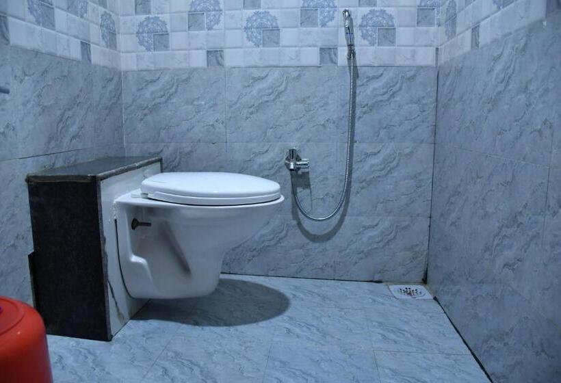 فندق Kalika Residency