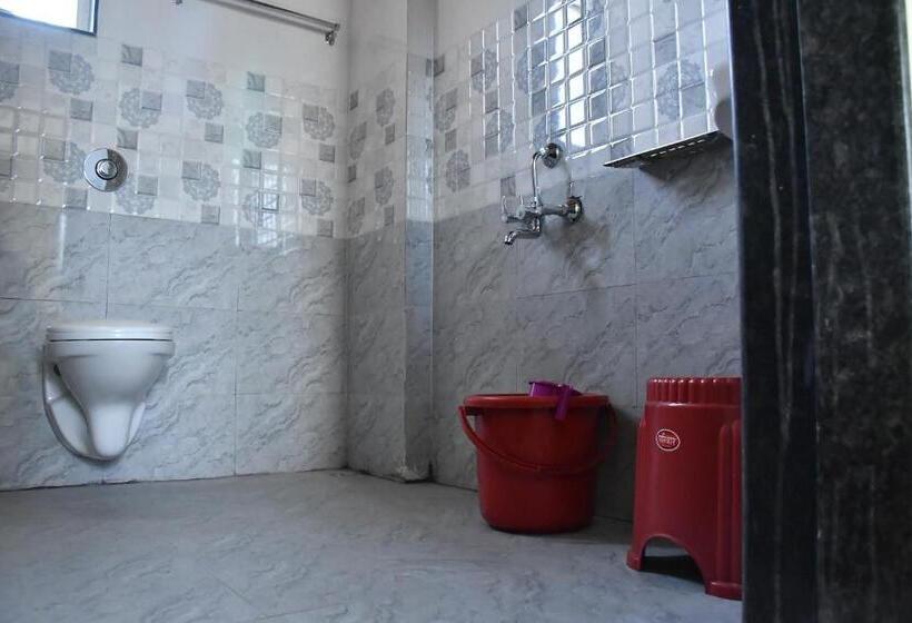 فندق Kalika Residency