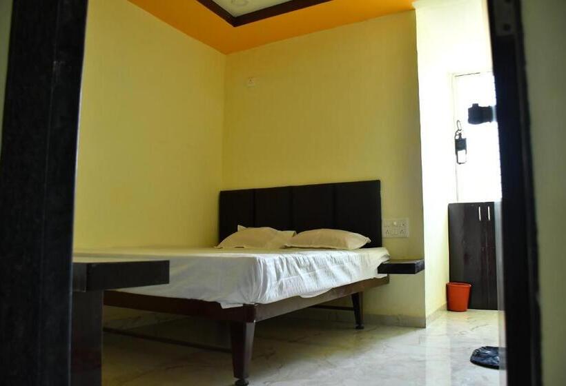 فندق Kalika Residency