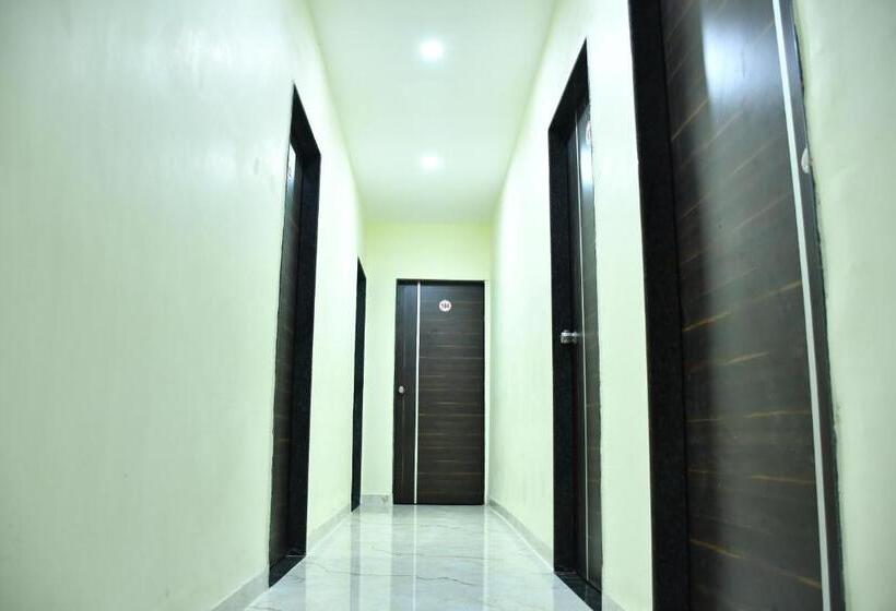 فندق Kalika Residency