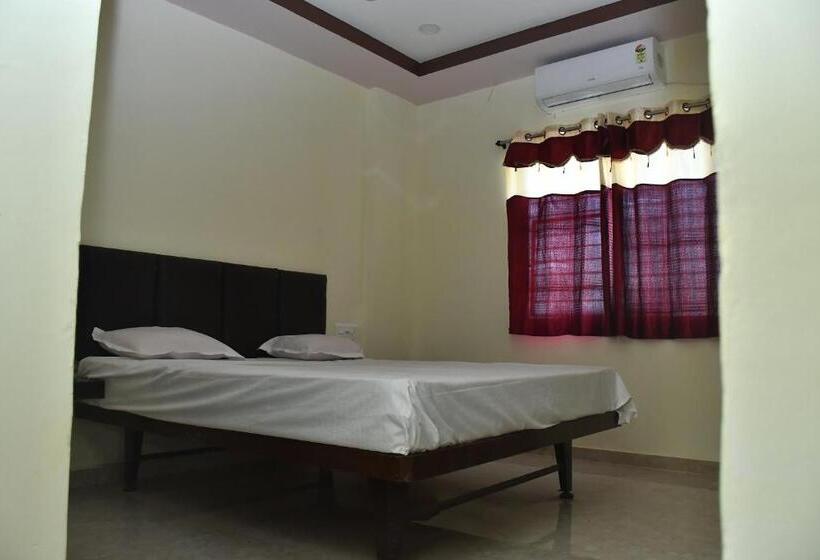 فندق Kalika Residency