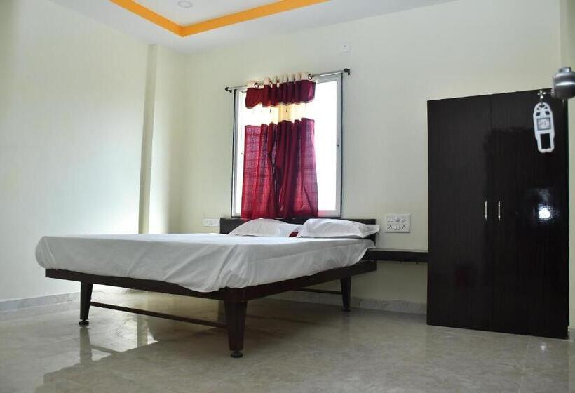 فندق Kalika Residency