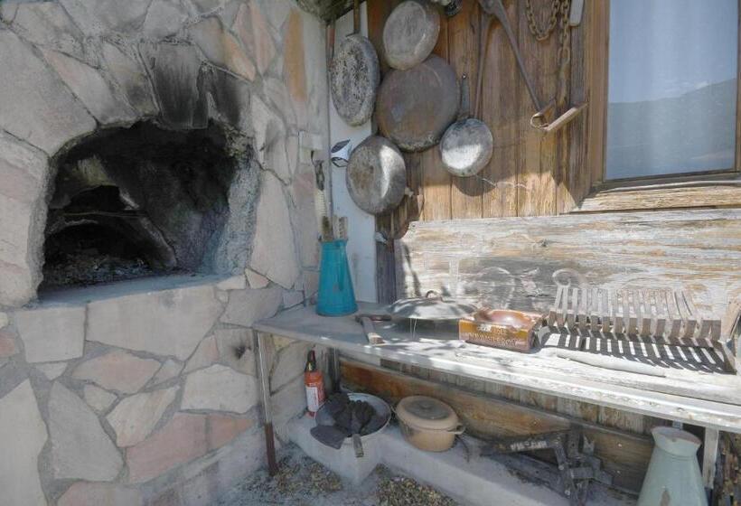 Отель Le Love Chalet Des Alpes