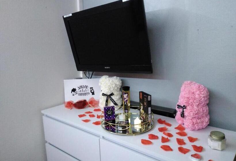 Отель Le Love Chalet Des Alpes