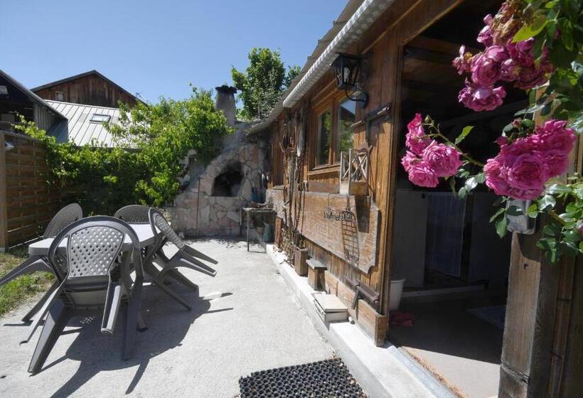 Отель Le Love Chalet Des Alpes