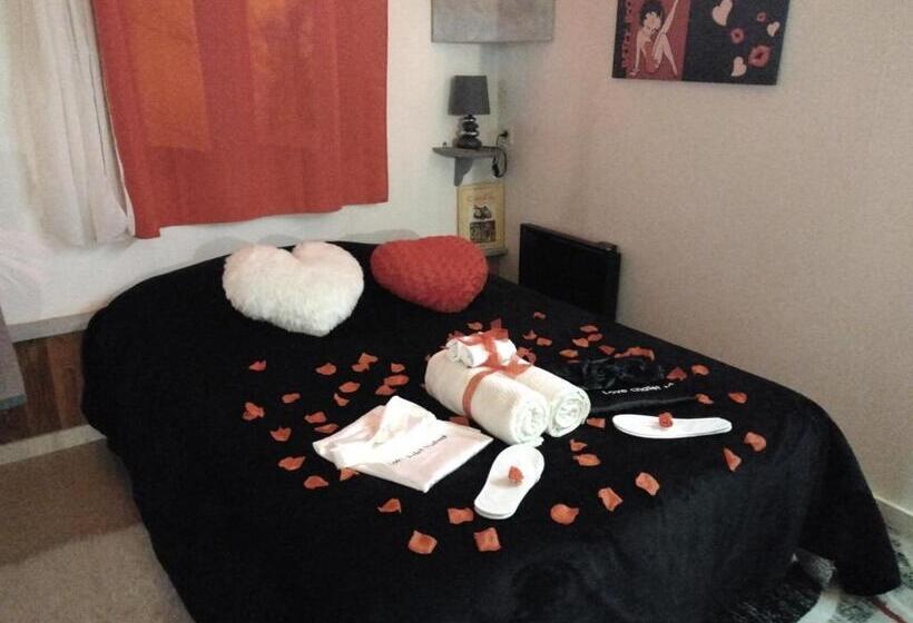 Отель Le Love Chalet Des Alpes